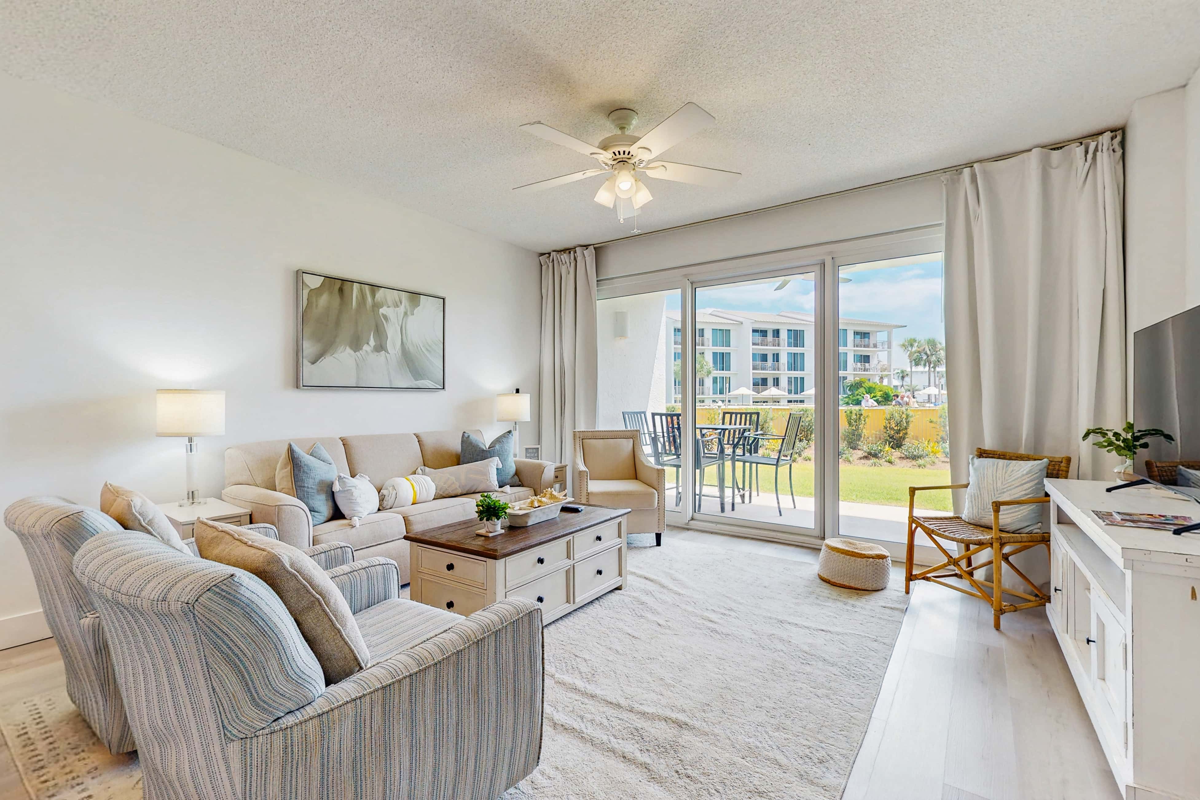 Beach haven with patio, lagoon pool, hot tub & pickleball - walk to beach