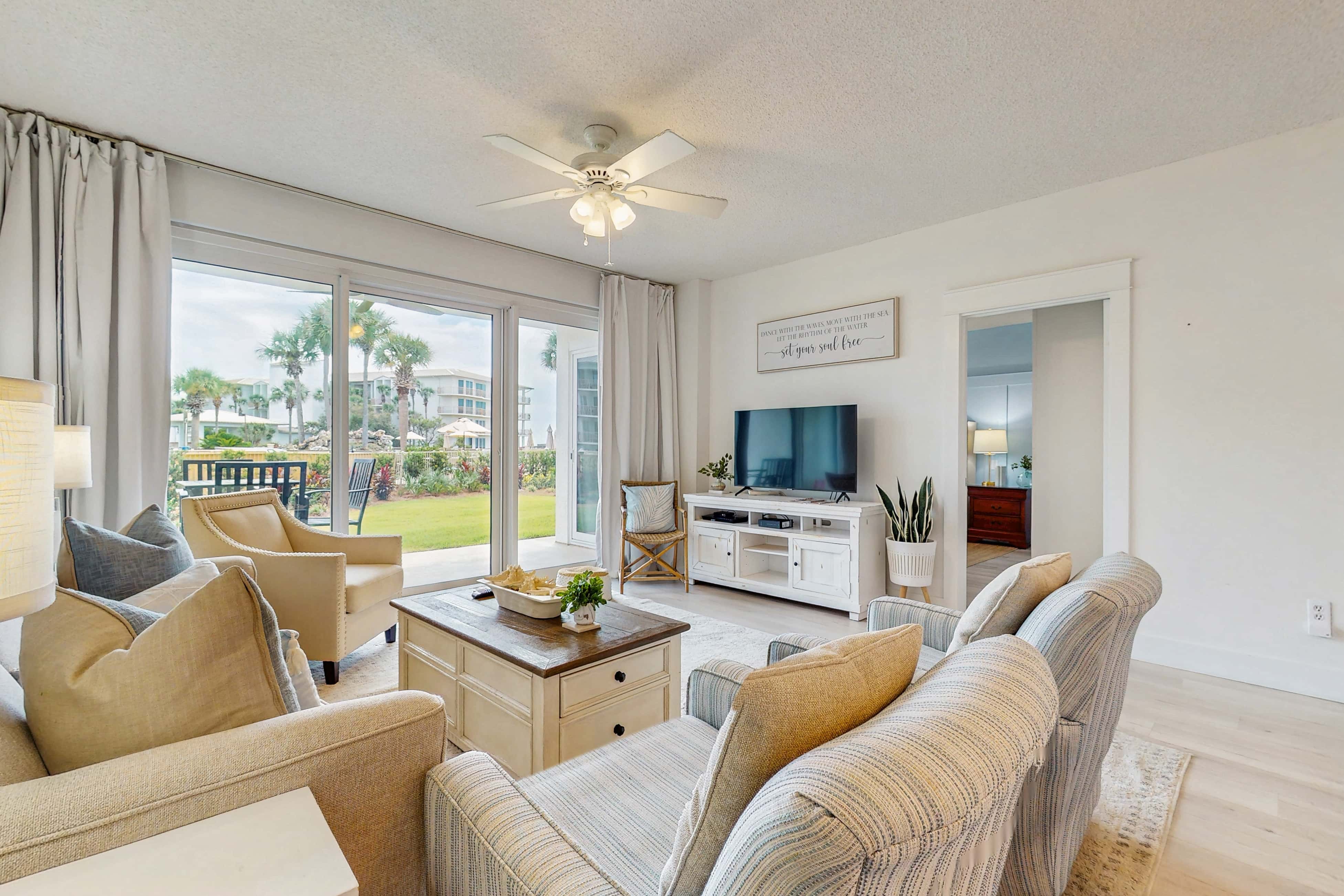 Beach haven with patio, lagoon pool, hot tub & pickleball - walk to beach