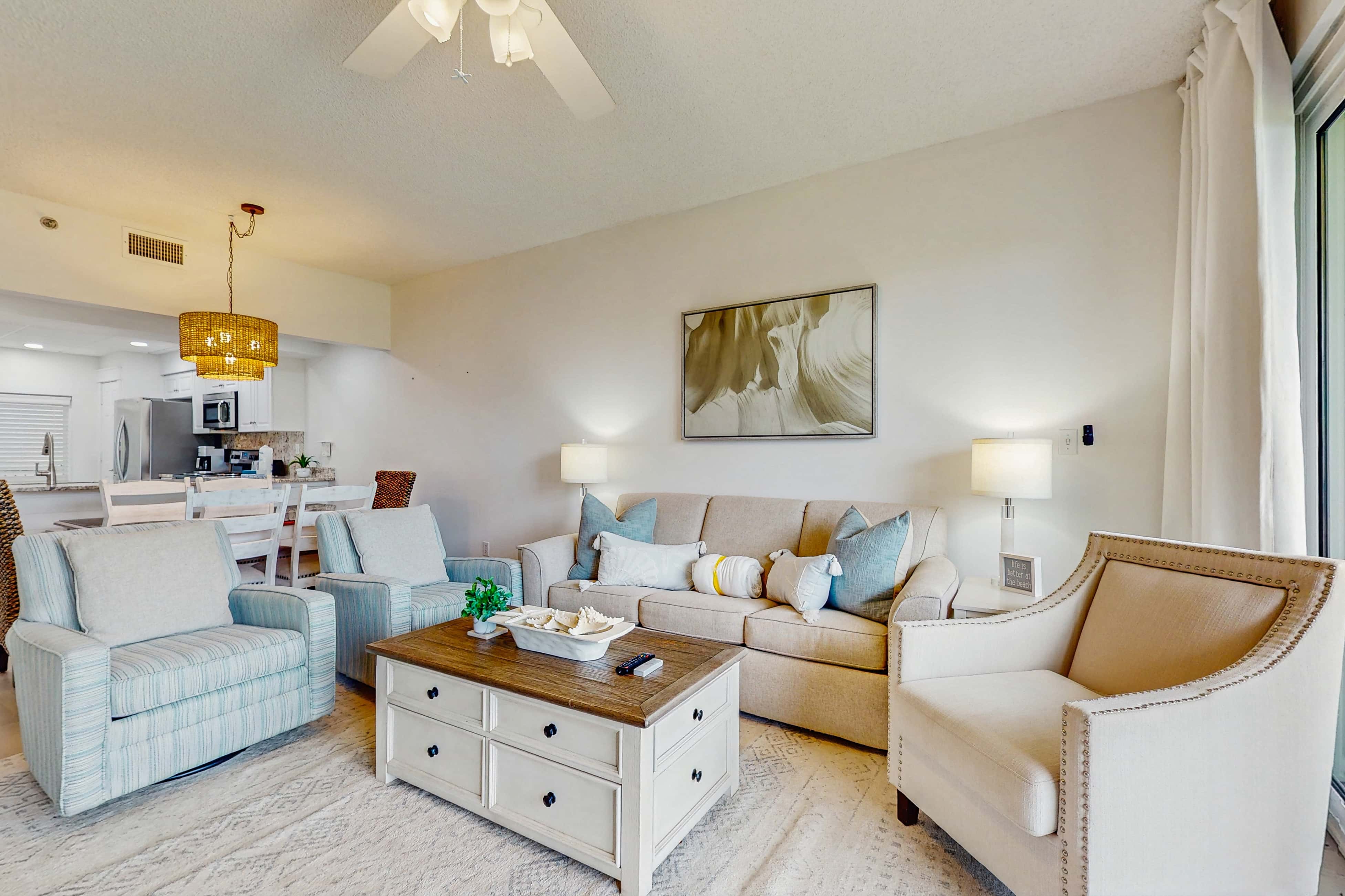 Beach haven with patio, lagoon pool, hot tub & pickleball - walk to beach