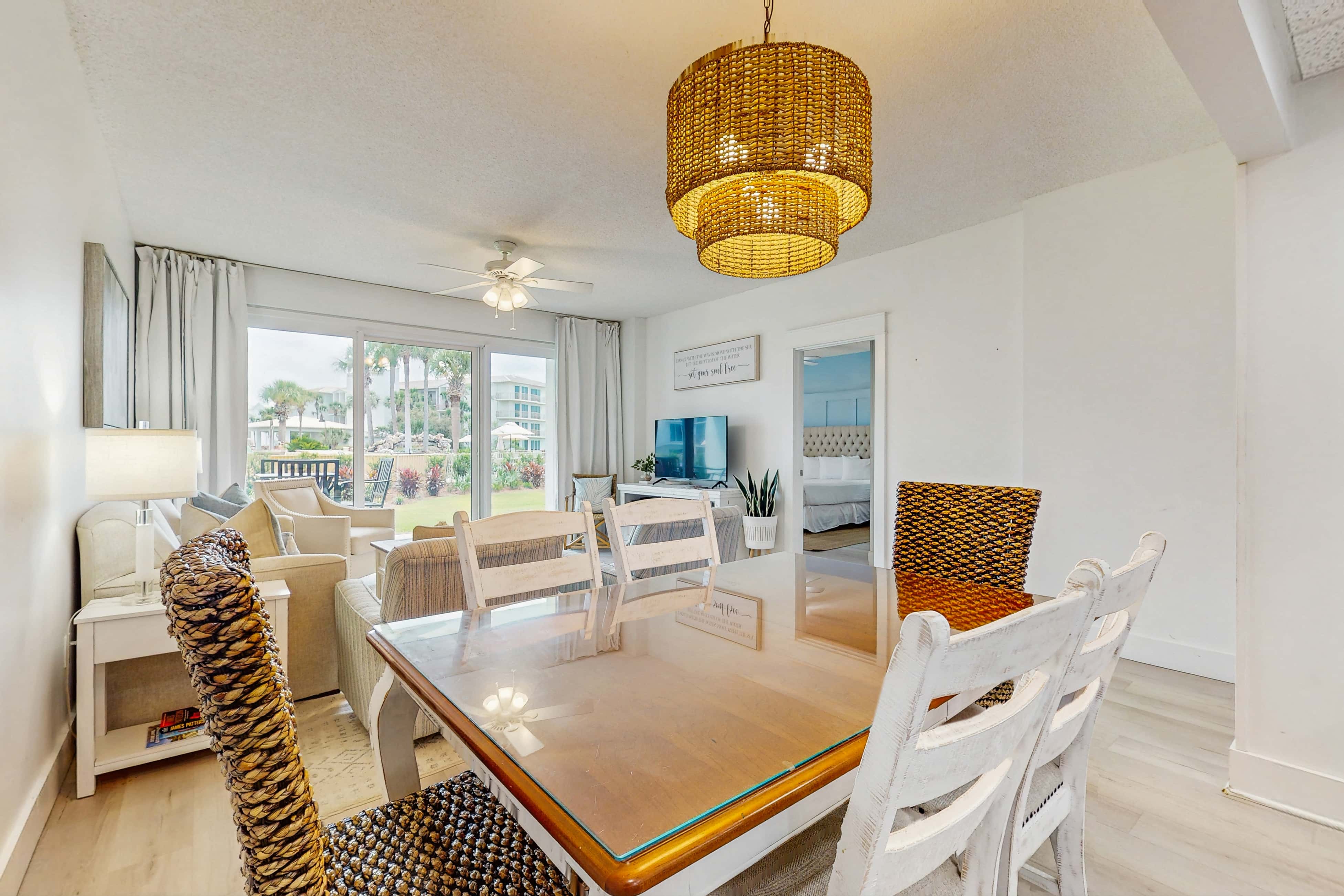 Beach haven with patio, lagoon pool, hot tub & pickleball - walk to beach
