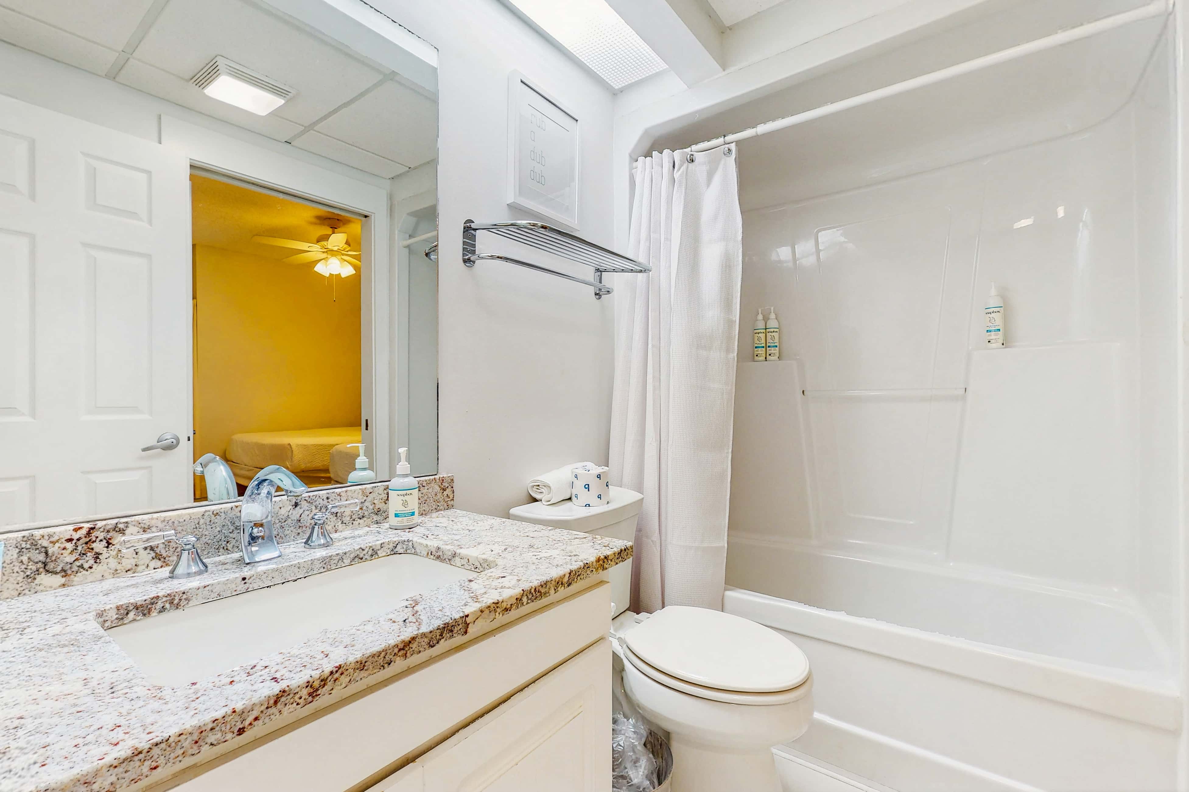 Beach haven with patio, lagoon pool, hot tub & pickleball - walk to beach