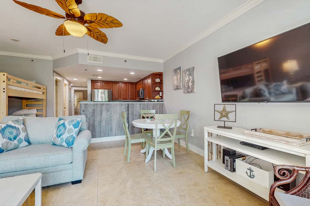 1st Floor Elegant Ground-Floor Condo At Waterscape Playground, 2 Hot Tubs
