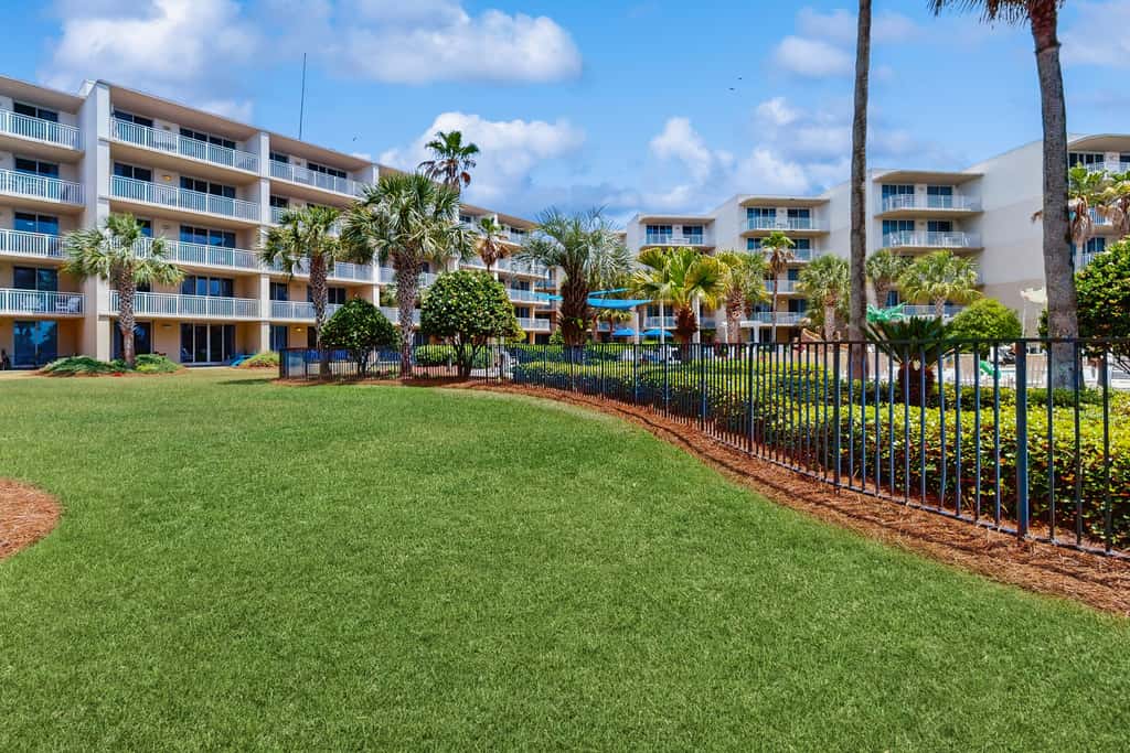 1st Floor Elegant Ground-Floor Condo At Waterscape Playground, 2 Hot Tubs