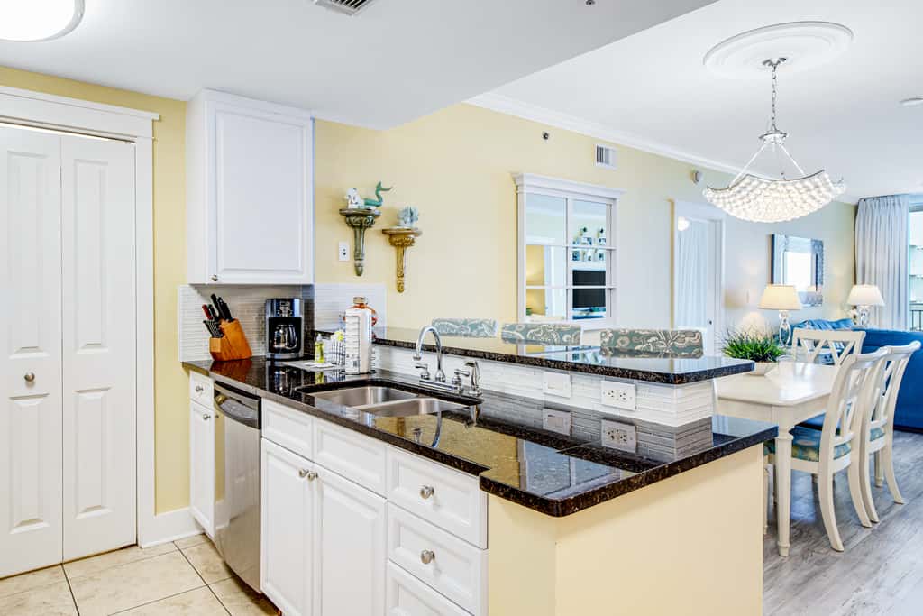 Picturesque Beach-Front Condo At Waterscape Waterfall, Lazy River