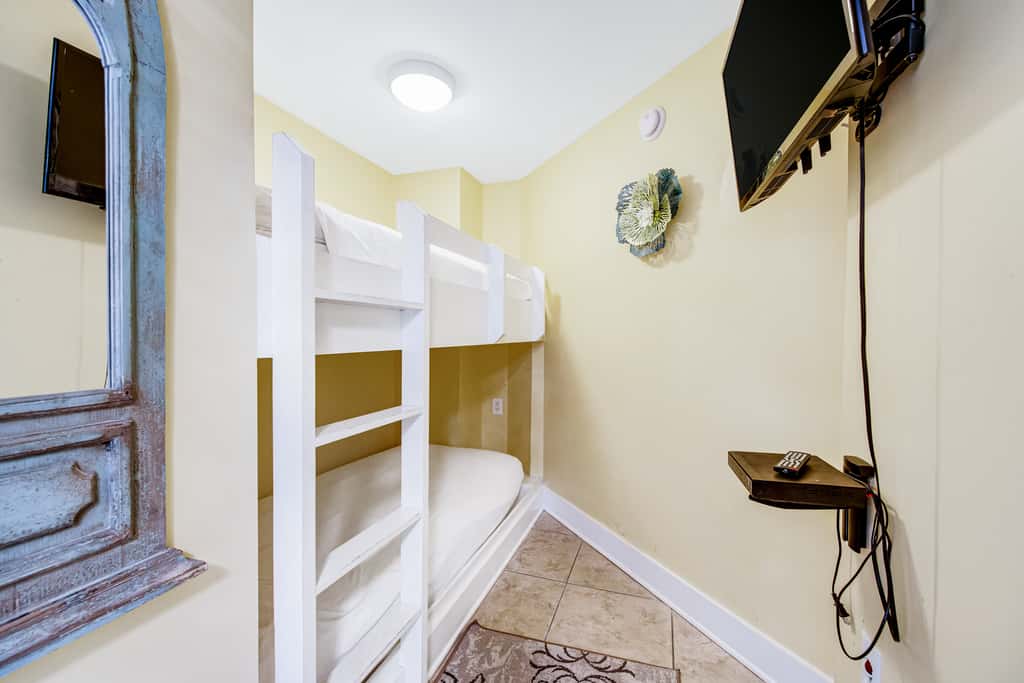 Picturesque Beach-Front Condo At Waterscape Waterfall, Lazy River