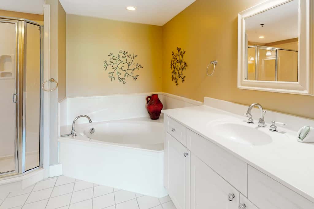 5th Floor Gulf-Front Condo w Free WiFi, Shared Hot Tub, Outdoor Pool, & More