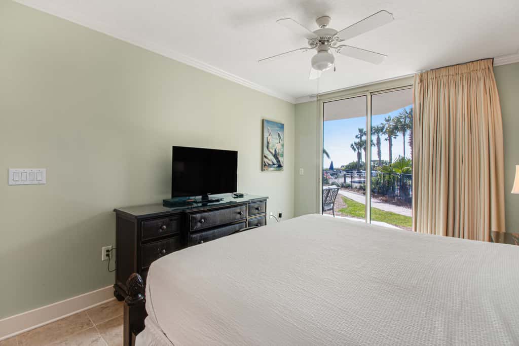 Ground-Floor Condo At Waterscape Beach Service Included Seasonally, Playground