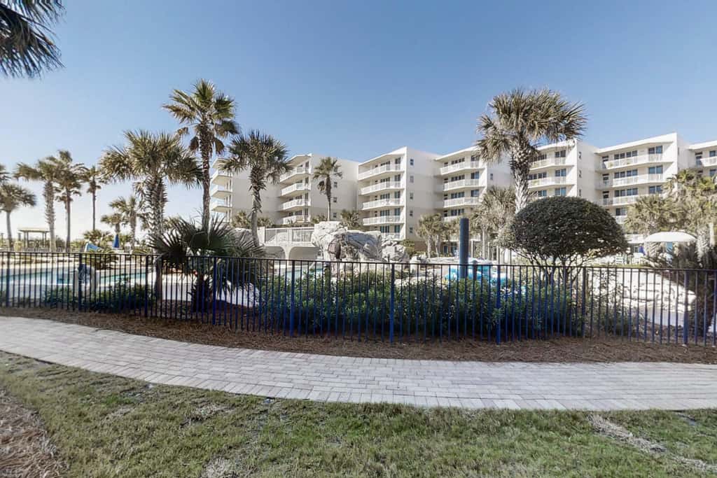 Ground-Floor Condo At Waterscape Beach Service Included Seasonally, Playground