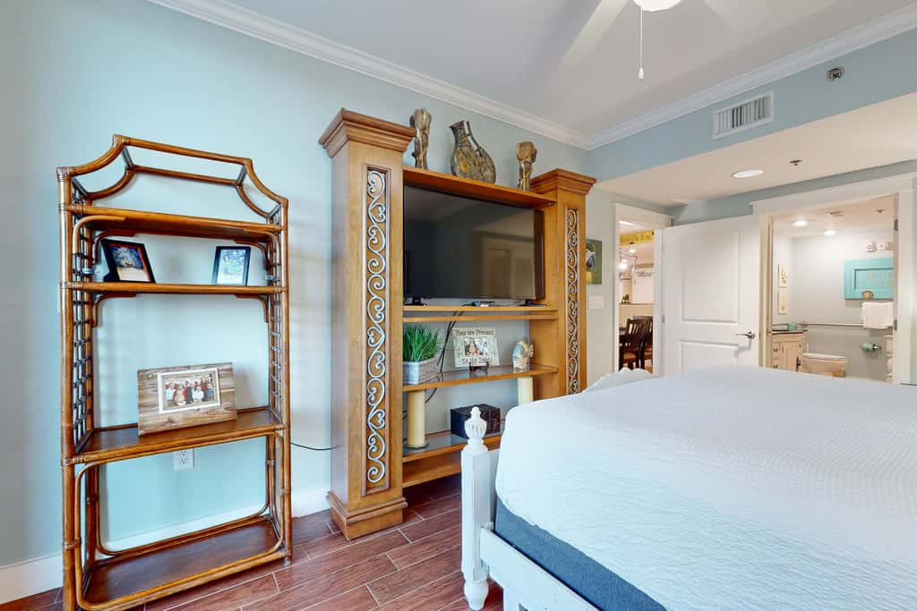 2nd-floor condo with balcony at Waterscape Waterfall, lazy river & beach chairs