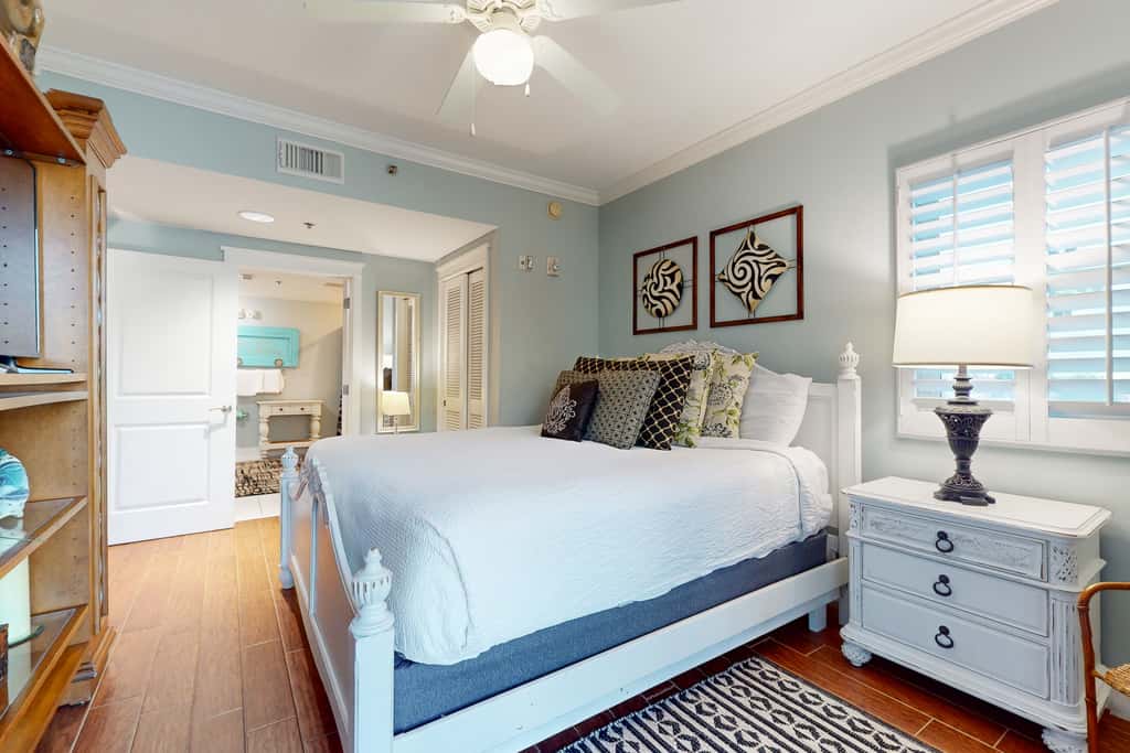2nd-floor condo with balcony at Waterscape Waterfall, lazy river & beach chairs