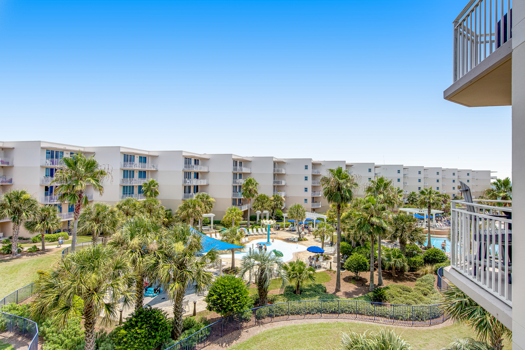 5th Floor Beautifully Decorated Condo At Waterscape Waterfall, Lazy River