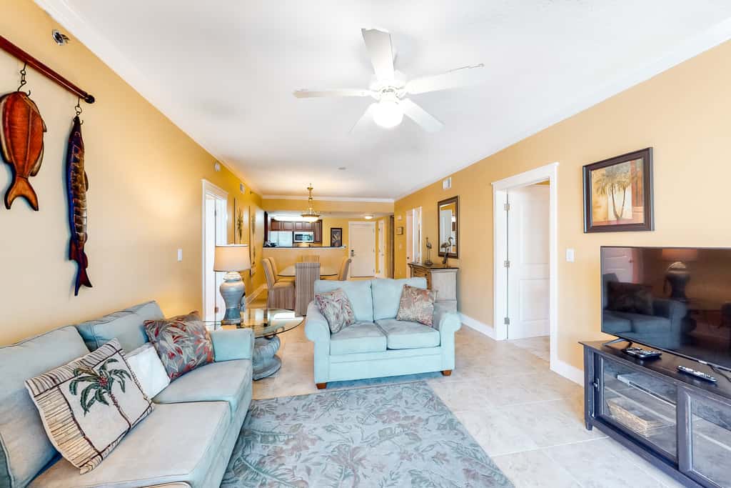 Cute, coastal condo with lazy river, Gulf view, hot tub & gym - near the beach