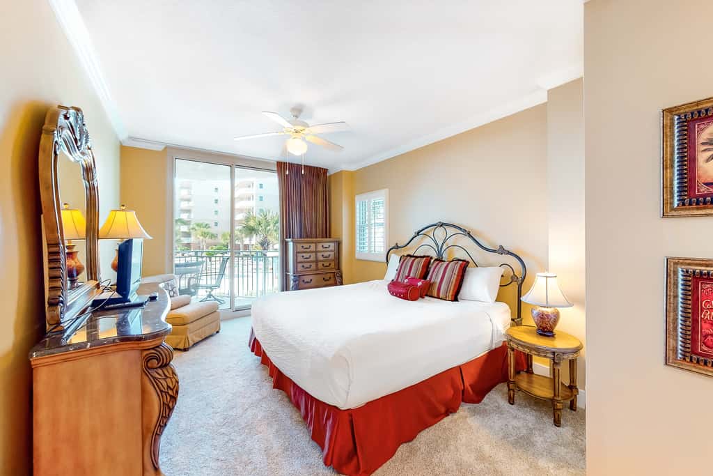 Cute, coastal condo with lazy river, Gulf view, hot tub & gym - near the beach