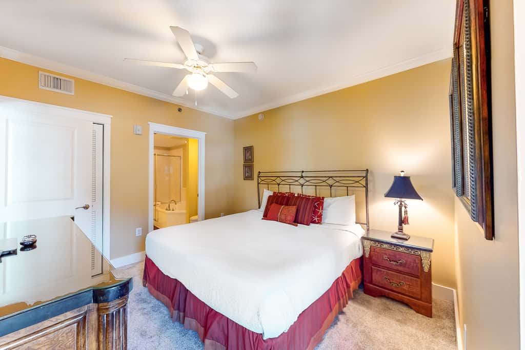 Cute, coastal condo with lazy river, Gulf view, hot tub & gym - near the beach