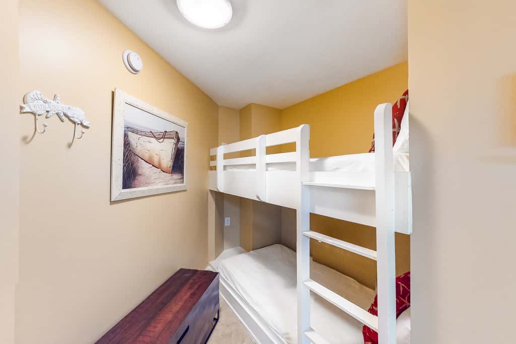 Cute, coastal condo with lazy river, Gulf view, hot tub & gym - near the beach
