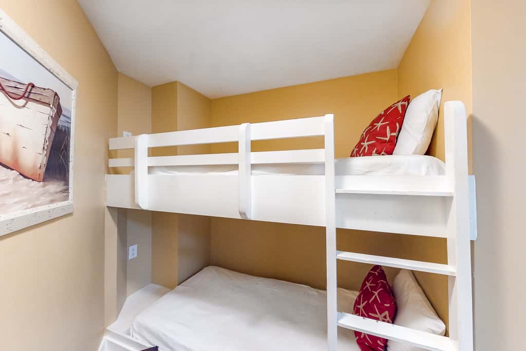 Cute, coastal condo with lazy river, Gulf view, hot tub & gym - near the beach