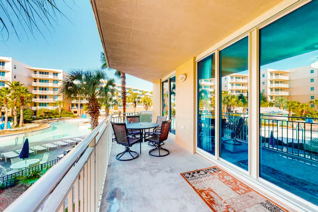 Cute, coastal condo with lazy river, Gulf view, hot tub & gym - near the beach