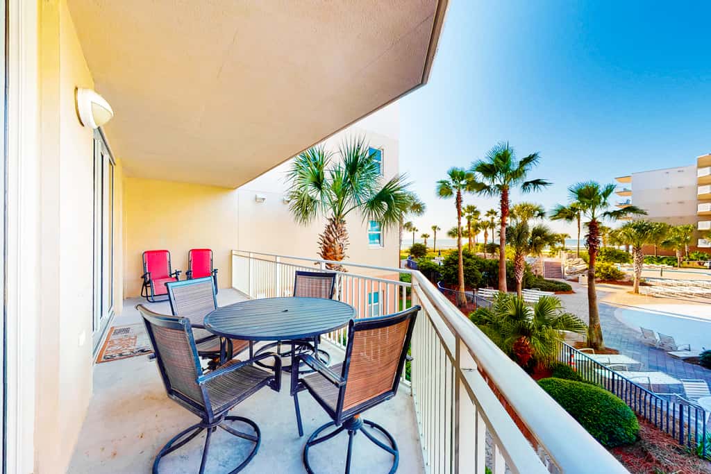 Cute, coastal condo with lazy river, Gulf view, hot tub & gym - near the beach