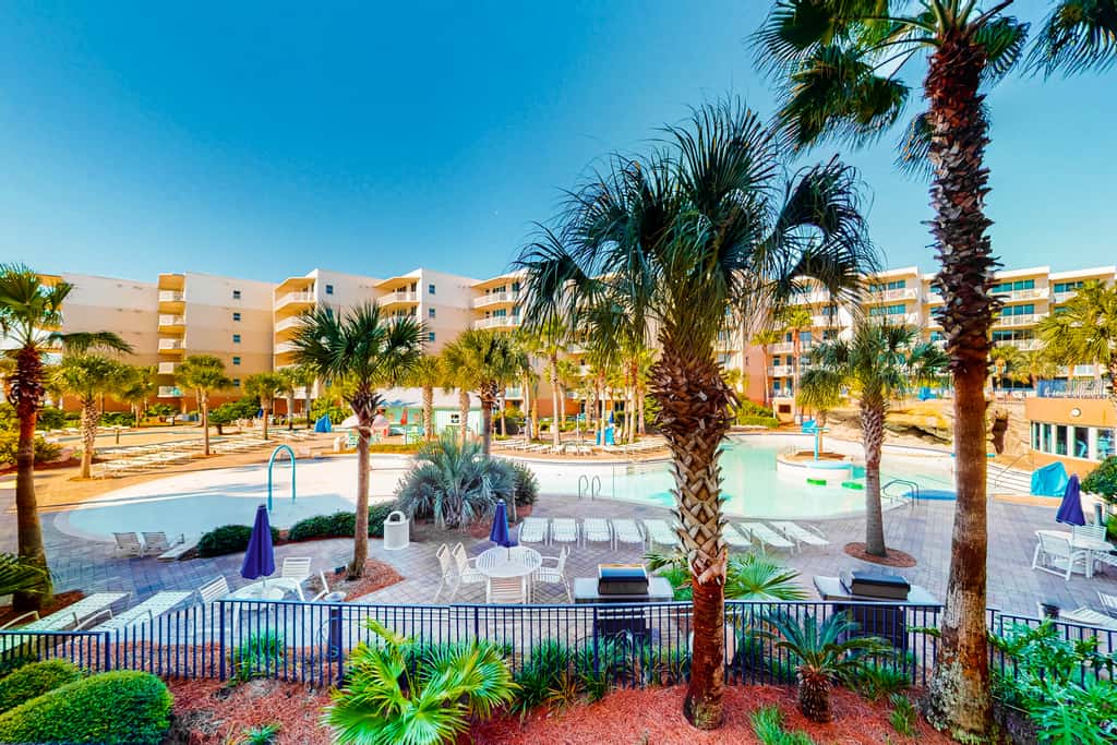 Cute, coastal condo with lazy river, Gulf view, hot tub & gym - near the beach