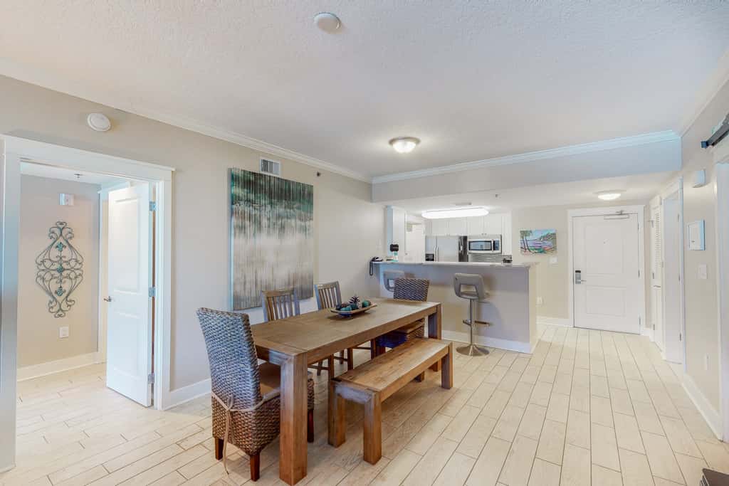 2nd Floor Elegantly Decorated Coastal Condo On Okaloosa Island