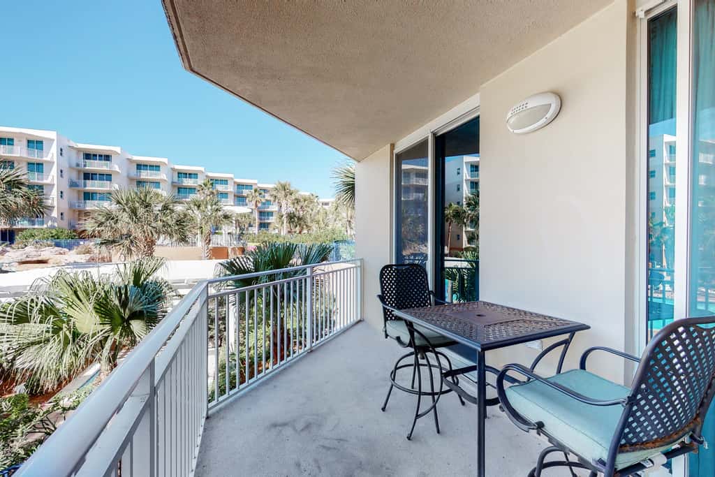 2nd Floor Elegantly Decorated Coastal Condo On Okaloosa Island