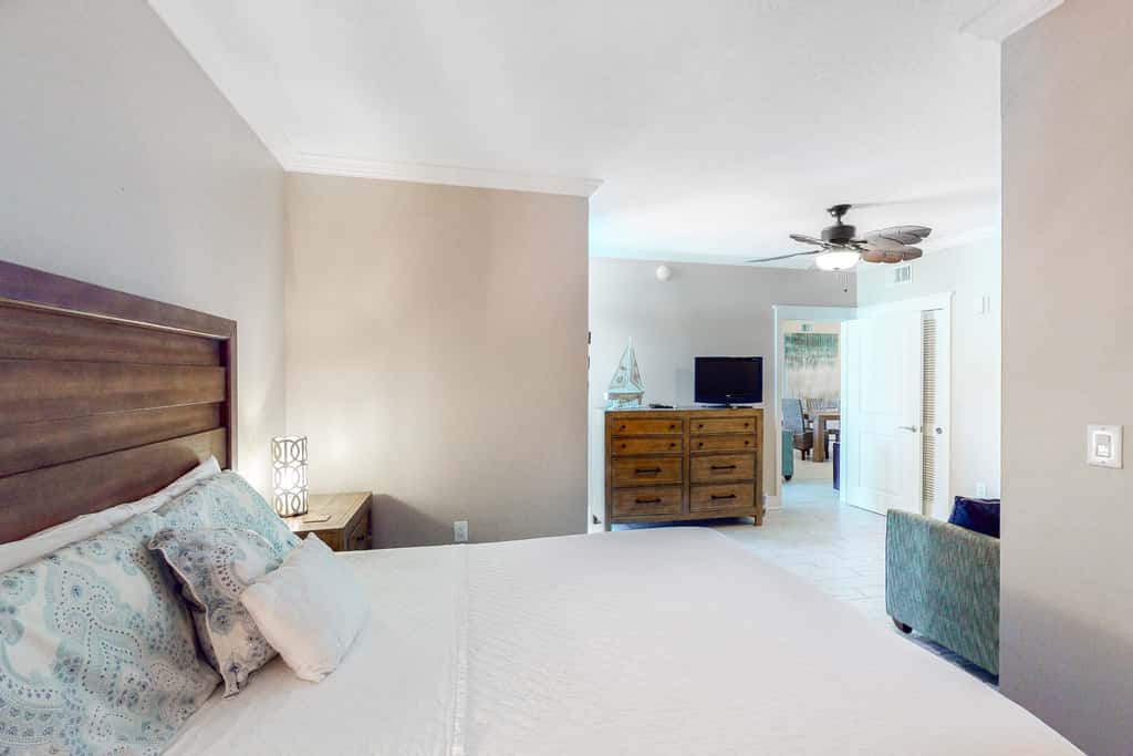 2nd Floor Elegantly Decorated Coastal Condo On Okaloosa Island
