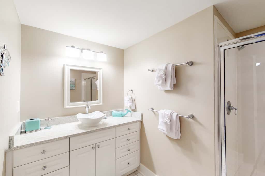 2nd Floor Elegantly Decorated Coastal Condo On Okaloosa Island