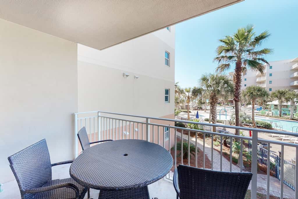 2nd Floor Elegantly Decorated Coastal Condo On Okaloosa Island