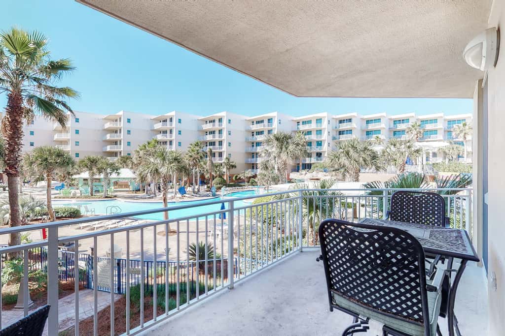 2nd Floor Elegantly Decorated Coastal Condo On Okaloosa Island