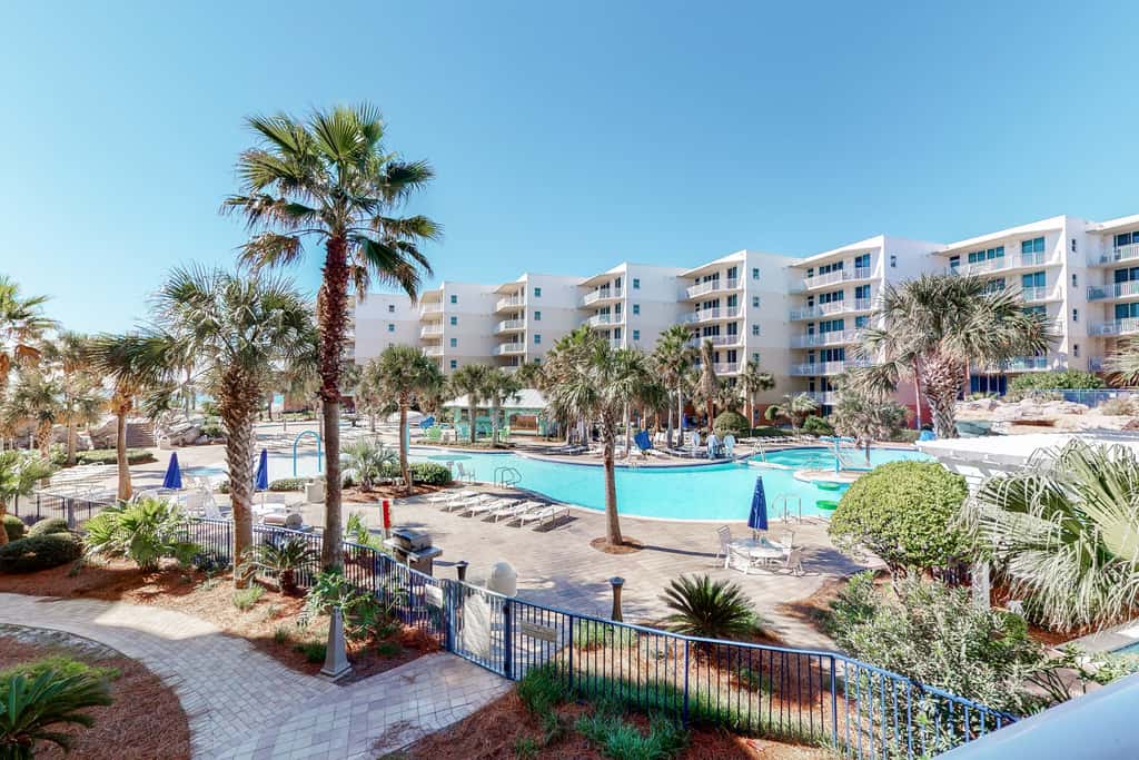 2nd Floor Elegantly Decorated Coastal Condo On Okaloosa Island