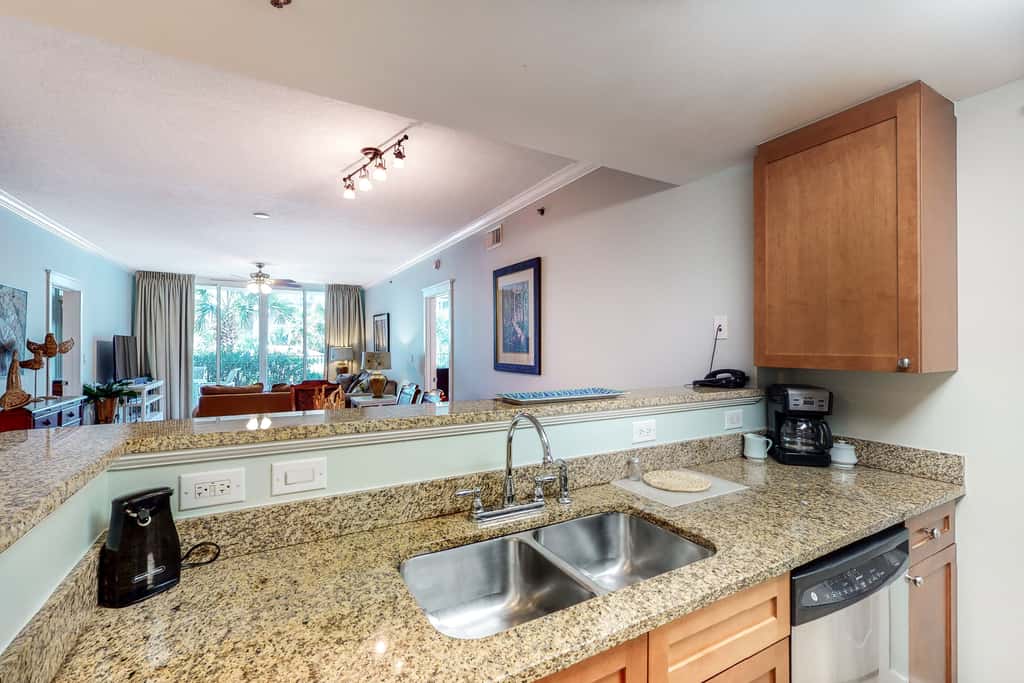 2nd Floor Upscale Condo At Waterscape 490 Feet Of Private Beach