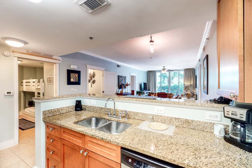2nd Floor Upscale Condo At Waterscape 490 Feet Of Private Beach