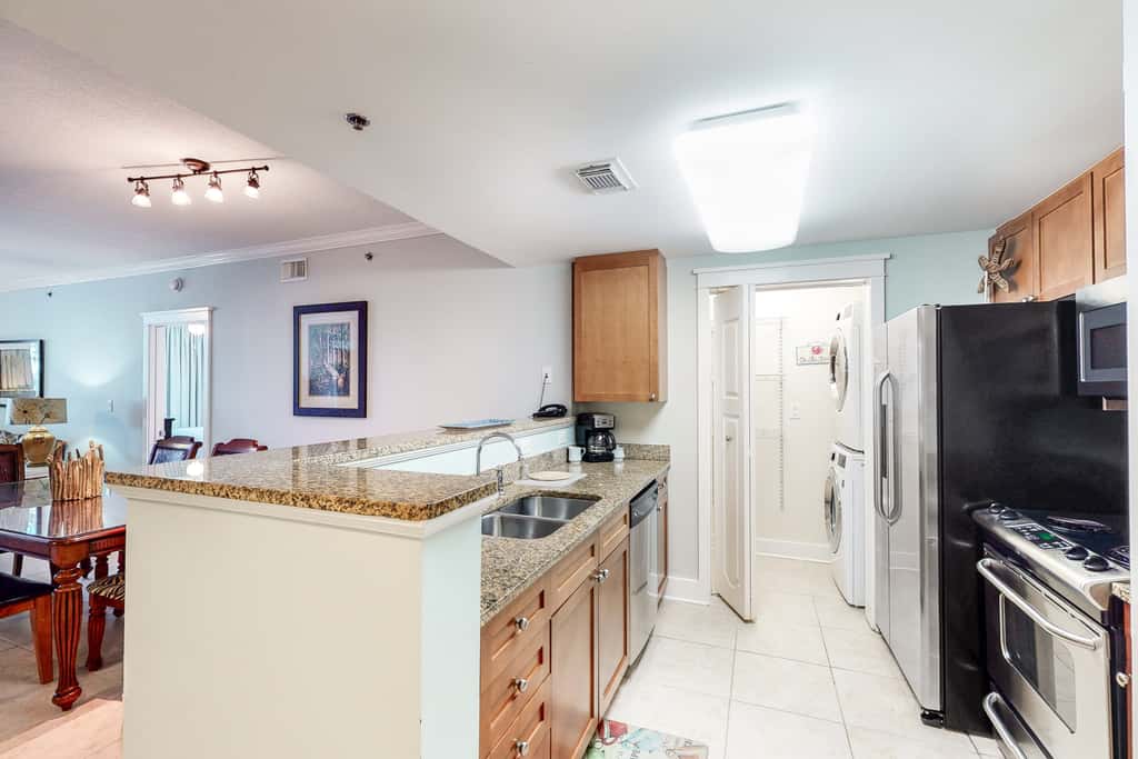 2nd Floor Upscale Condo At Waterscape 490 Feet Of Private Beach