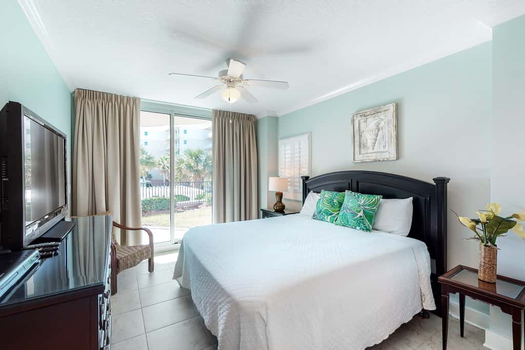 2nd Floor Upscale Condo At Waterscape 490 Feet Of Private Beach