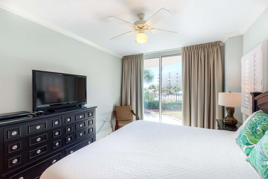 2nd Floor Upscale Condo At Waterscape 490 Feet Of Private Beach