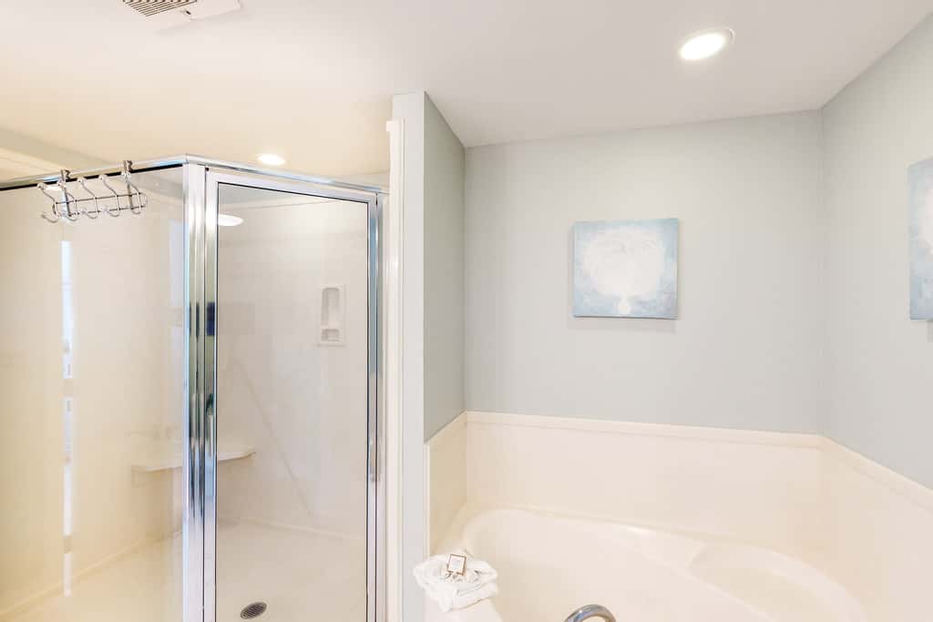 2nd Floor Upscale Condo At Waterscape 490 Feet Of Private Beach