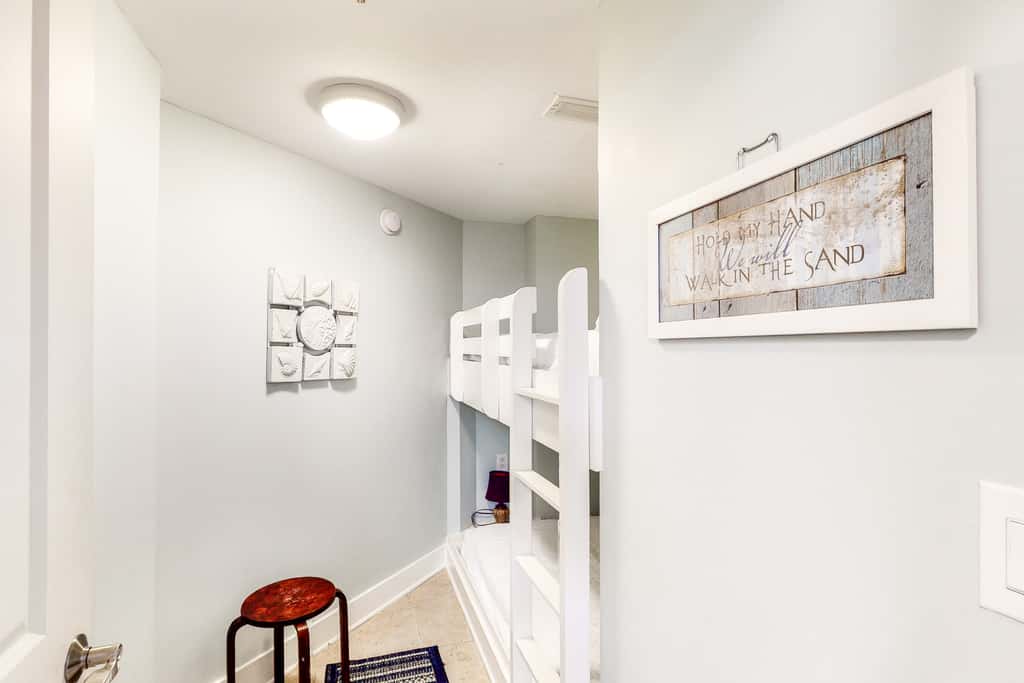 2nd Floor Upscale Condo At Waterscape 490 Feet Of Private Beach