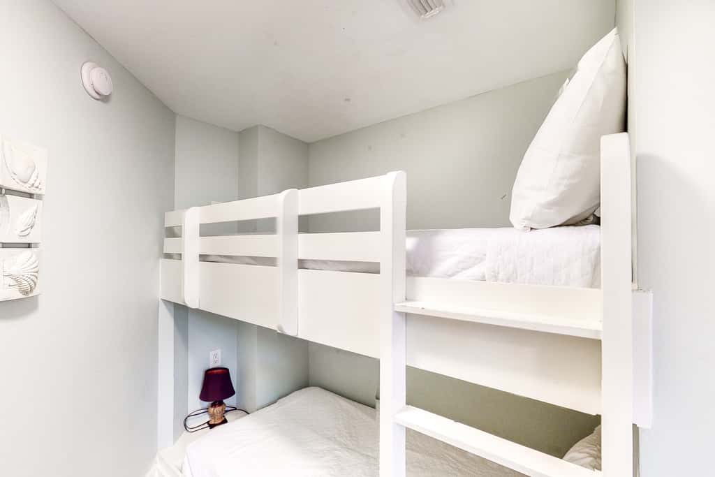 2nd Floor Upscale Condo At Waterscape 490 Feet Of Private Beach