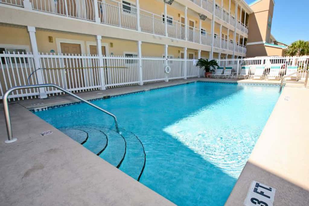 Gulf Front 2nd Floor Condo Pool, Beach Boardwalk, in Heart of Destin