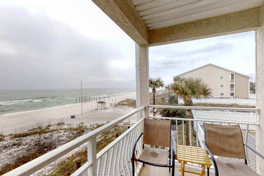 Gulf Front 2nd Floor Condo Pool, Beach Boardwalk, in Heart of Destin