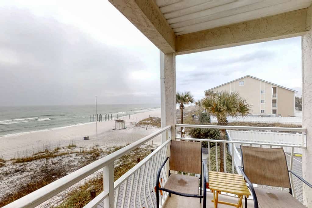 Gulf Front 2nd Floor Condo Pool, Beach Boardwalk, in Heart of Destin
