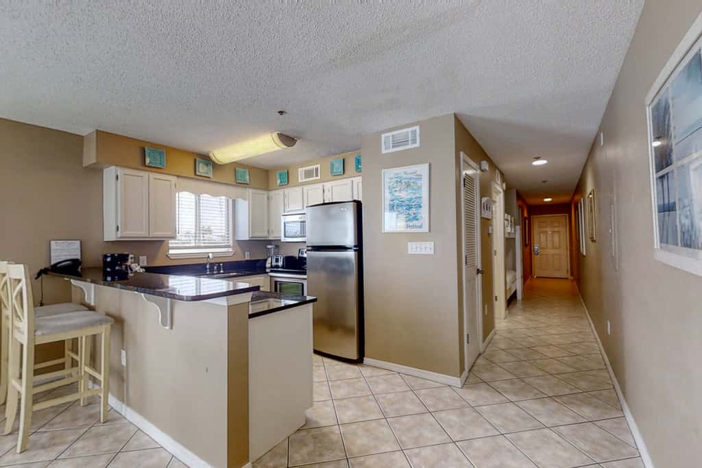 Gulf Front 2nd Floor Condo Pool, Beach Boardwalk, in Heart of Destin