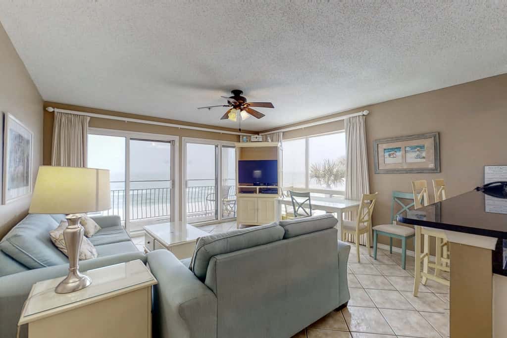 Gulf Front 2nd Floor Condo Pool, Beach Boardwalk, in Heart of Destin