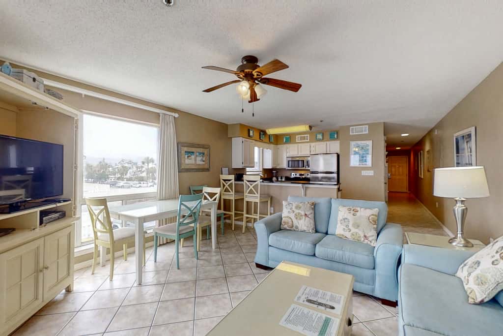 Gulf Front 2nd Floor Condo Pool, Beach Boardwalk, in Heart of Destin
