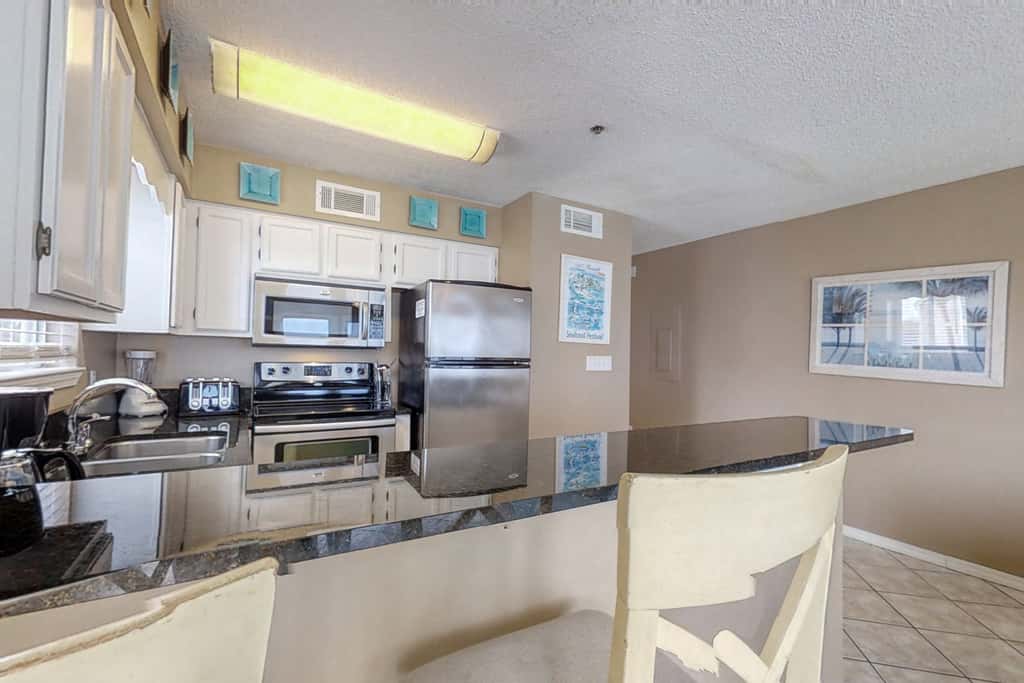 Gulf Front 2nd Floor Condo Pool, Beach Boardwalk, in Heart of Destin