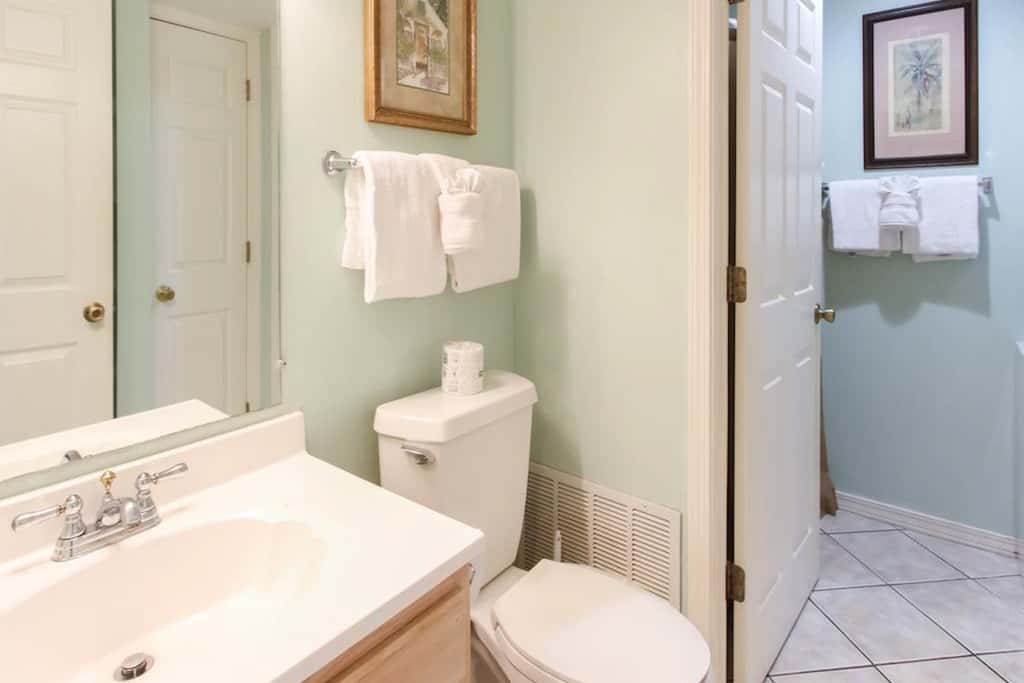 Gulf Front 2nd Floor Condo Pool, Beach Boardwalk, in Heart of Destin