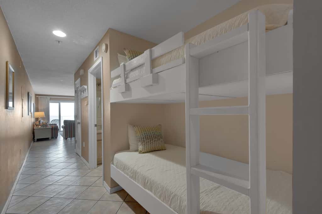 Gulf Front 2nd Floor Condo Pool, Beach Boardwalk, in Heart of Destin