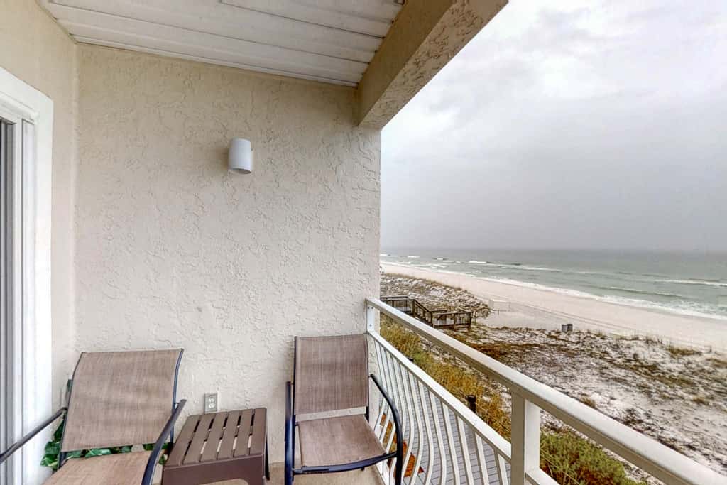 Gulf Front 2nd Floor Condo Pool, Beach Boardwalk, in Heart of Destin