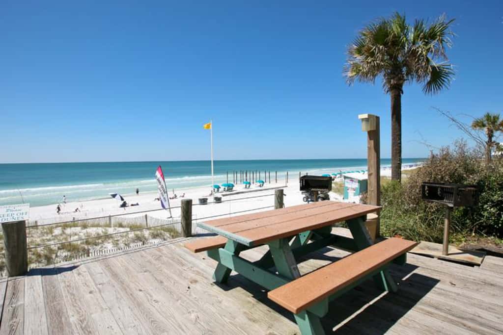 Gulf Front 2nd Floor Condo Pool, Beach Boardwalk, in Heart of Destin