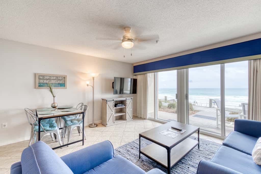 Stunning 1st-floor condo with Gulf view, grill, pools & beach access